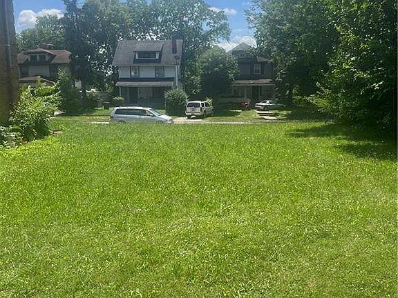 3rd image of 1741 W Grand Ave