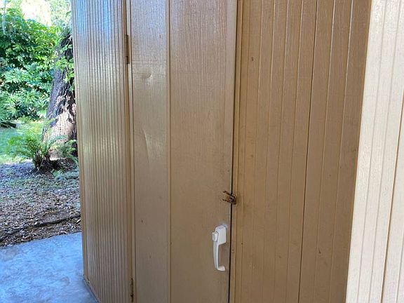 2nd image of 2877 Hillcrest Dr