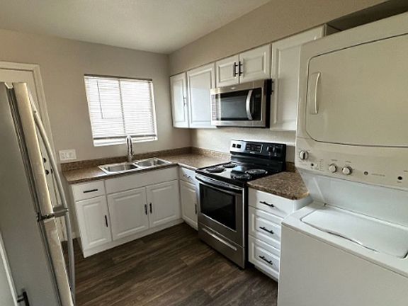 4th image of 241 Linden St #C