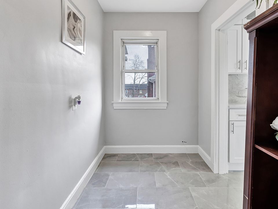 Breakfast room off of the kitchen