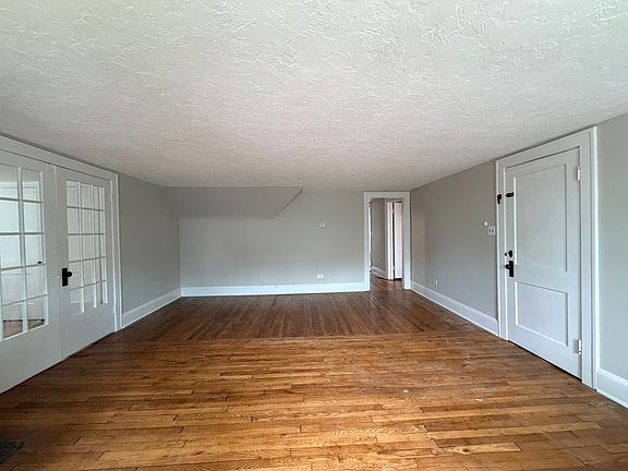 4th image of 13817 Clifton Blvd #3
