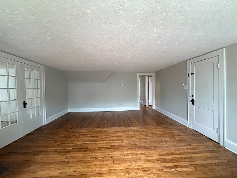 13817 Clifton Blvd #3 — Photo 4