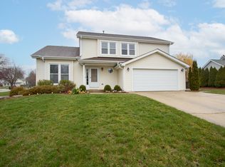 205 Thistle Ln, Lake Zurich, IL 60047