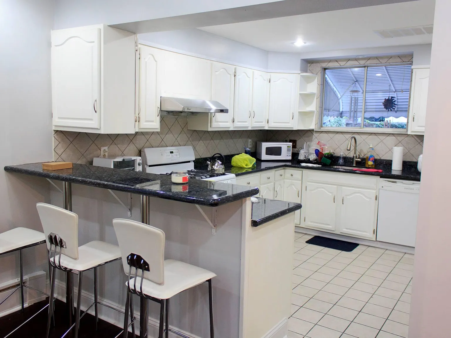 5 bed, 2800 sqft, $800 — Photo 2