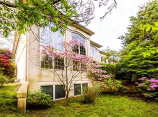 1320 Pine Hill Ct, Saint Joseph, MI 49085