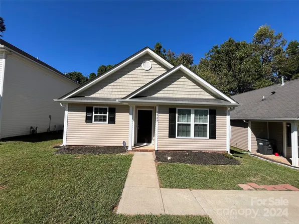 1327 Braveheart Ln, Charlotte, NC 28216