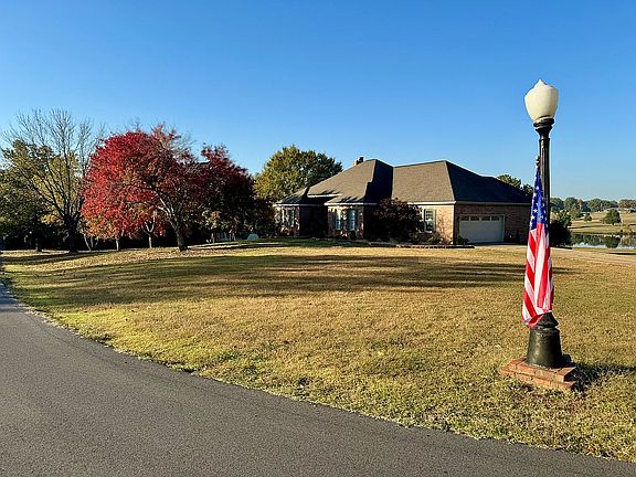 2nd image of 711 Navy Dr