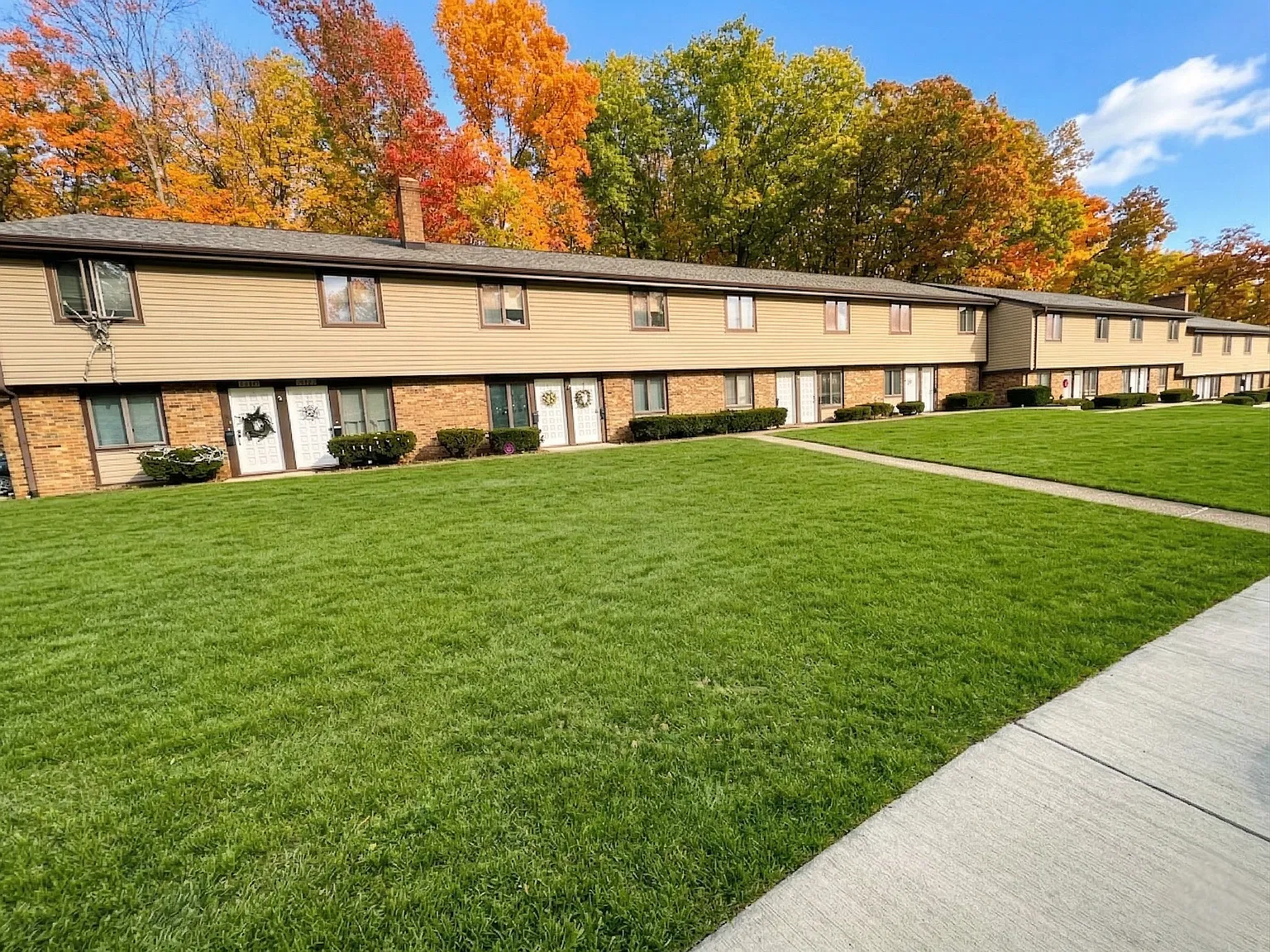2 bed, 1000 sqft, $1,300 — Photo 1