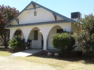 393 E Sierra Ave, Woodlake, CA 93286