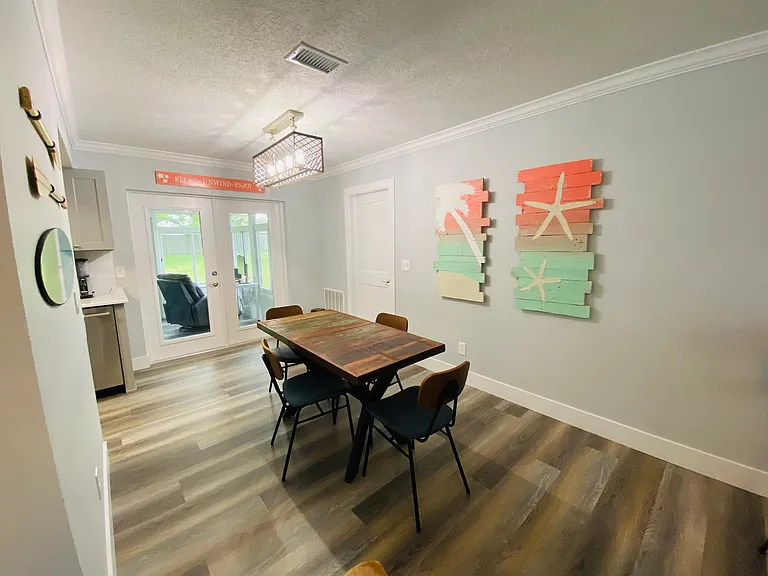 4439 Saxon Dr — Photo 11