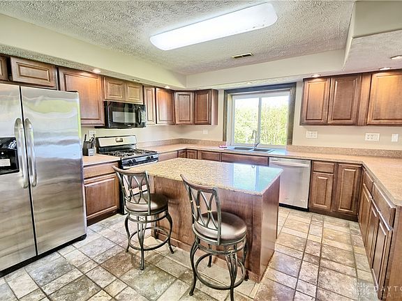 4th image of 122 Cherry Hill Dr