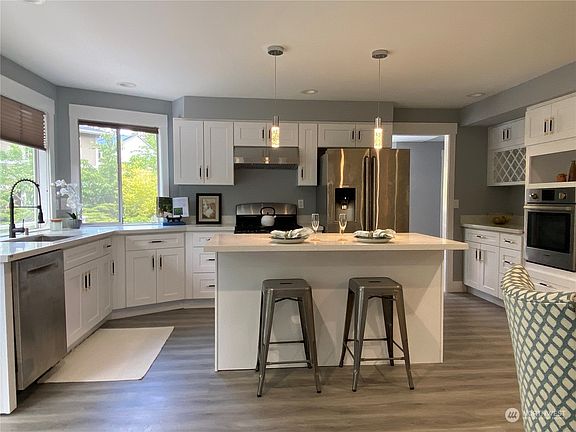 5th image of 1010 NW Inneswood Dr