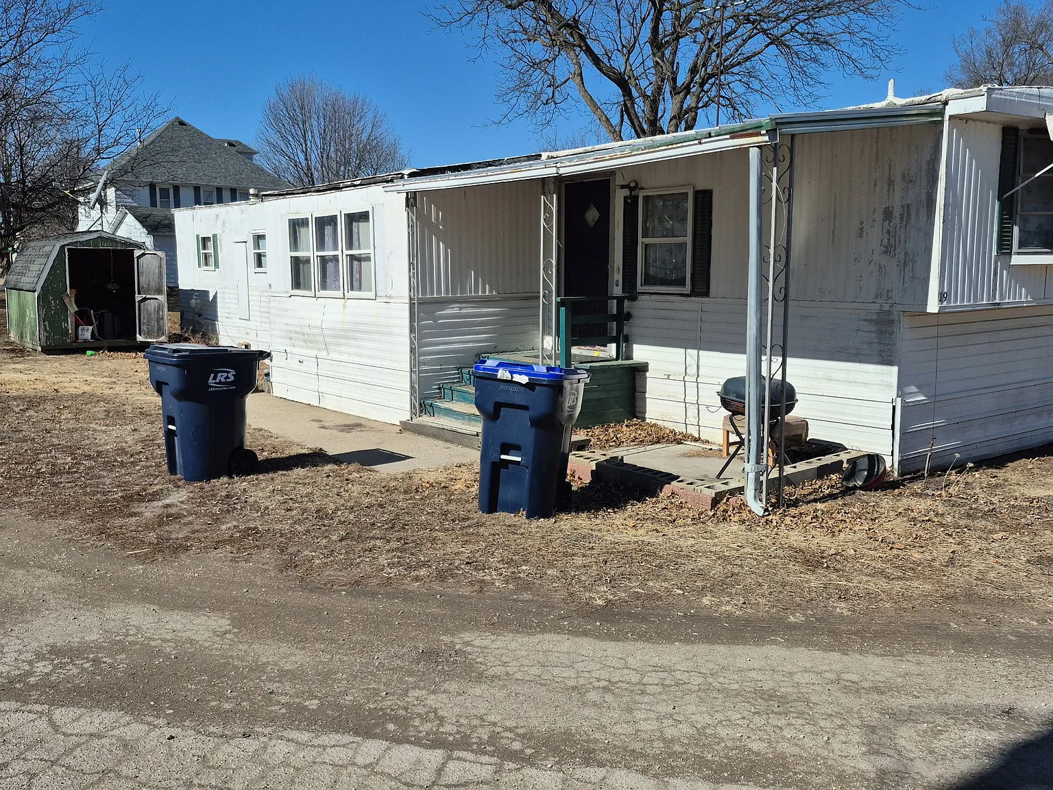 2 bed, 700 sqft, $650 — Photo 1