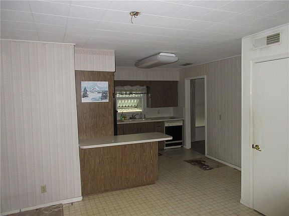 3rd image of 2124 Glengariff Dr