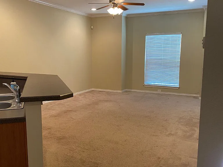 2104 Main St #4 — Photo 3