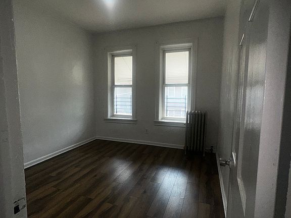 5th image of 542 Chester St Floor 2