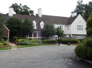 392 North St, White Plains, NY 10605