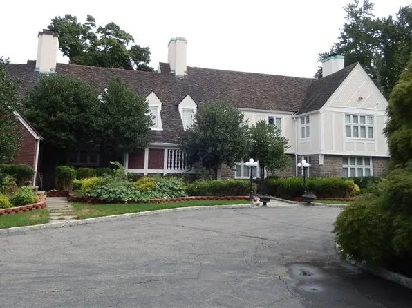 392 North St, White Plains, NY 10605