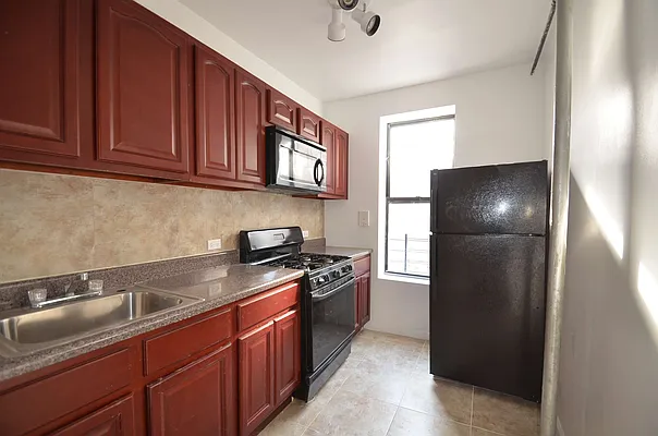 Rented by CITY SKYLINE REALTY INC | media 7