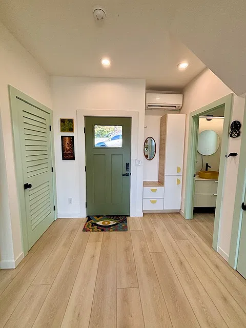 2 bed, 2.5 bath, 1300 sqft, $3,500 — Photo 3