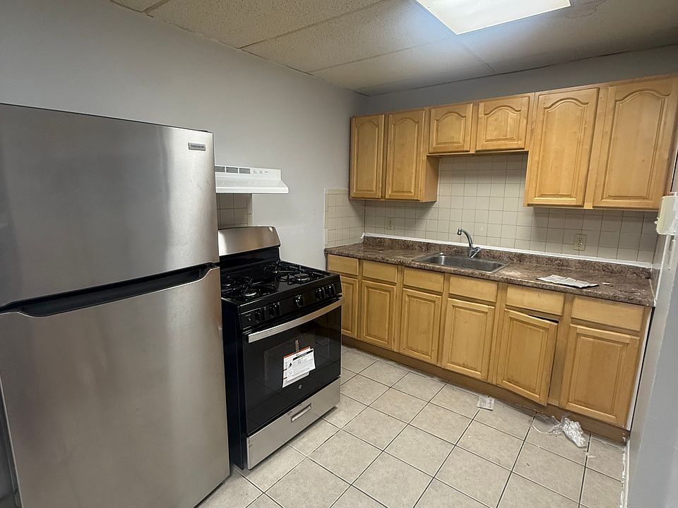 1st image of 125 6th Ave APT 6