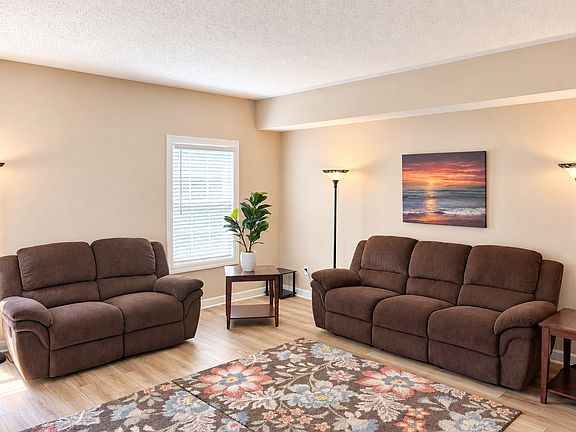 4th image of 3533 S Glasgow Cir