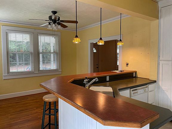 Kitchen with Eat-In Dining