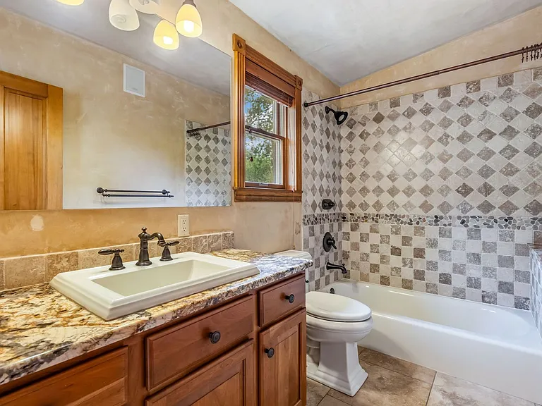 1800 W Mulberry St — Photo 17