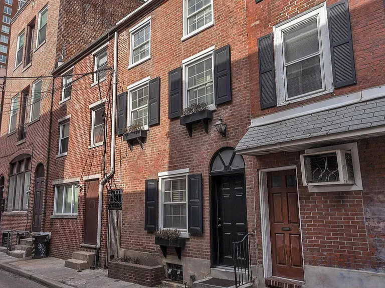 1715 Moravian St — Photo 25