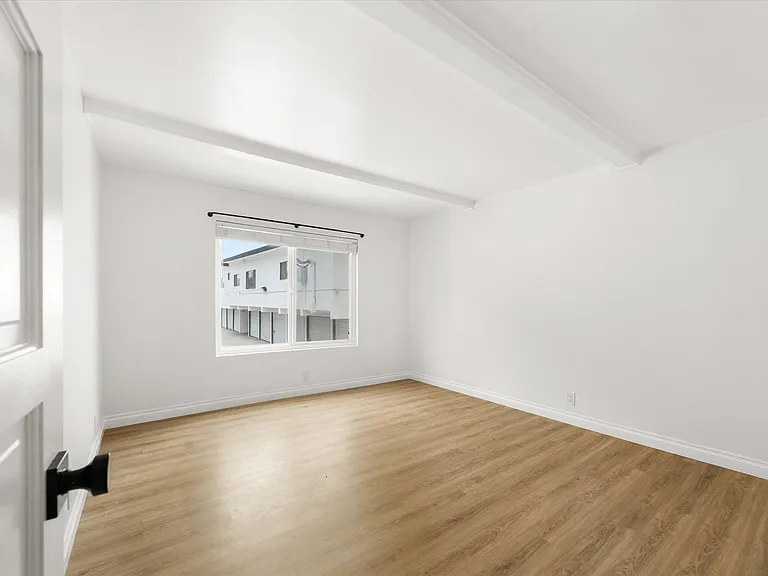375 E 36th St #6 — Photo 18