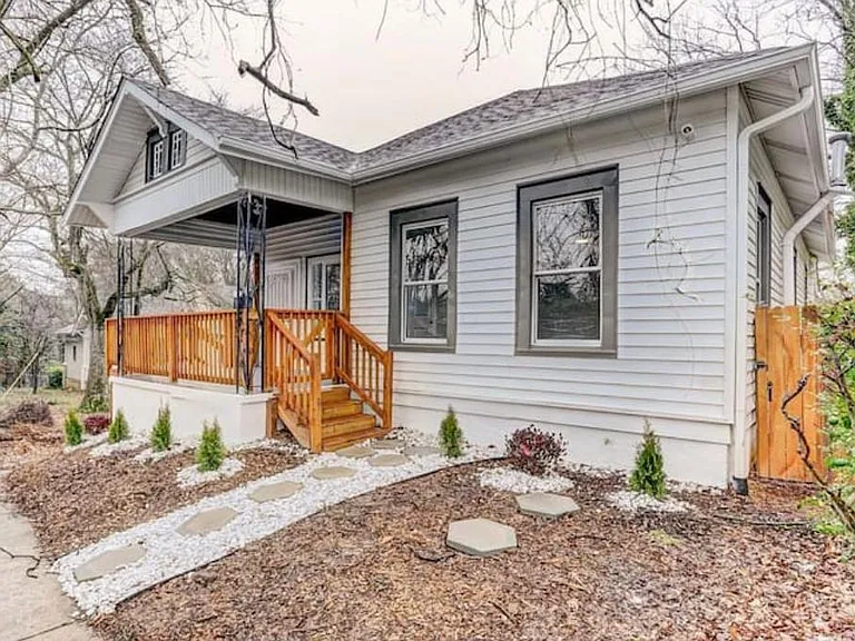 1545 Westview Dr SW — Photo 1