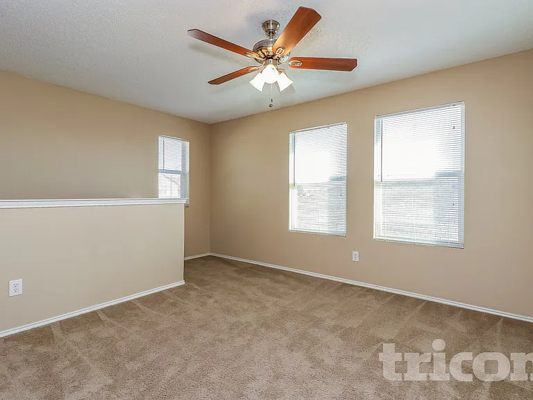 4865 Waterford Dr — Photo 8