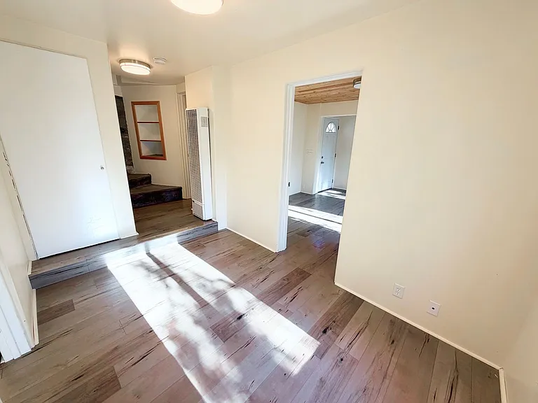 345 Crane Blvd — Photo 43