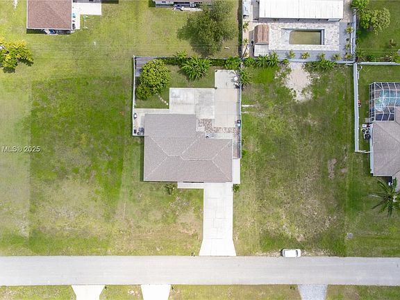 4th image of 2038 NE 25th St