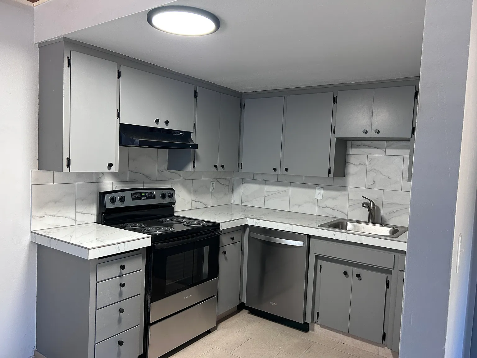 2 bed, 850 sqft, $1,350 — Photo 1