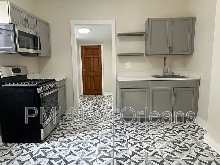 2427 Rousseau St — Photo 10