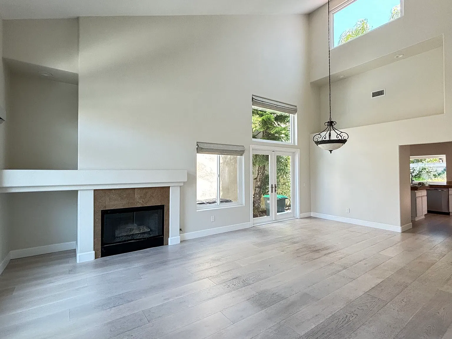 4 bed, 2432 sqft, $8,000 — Photo 2