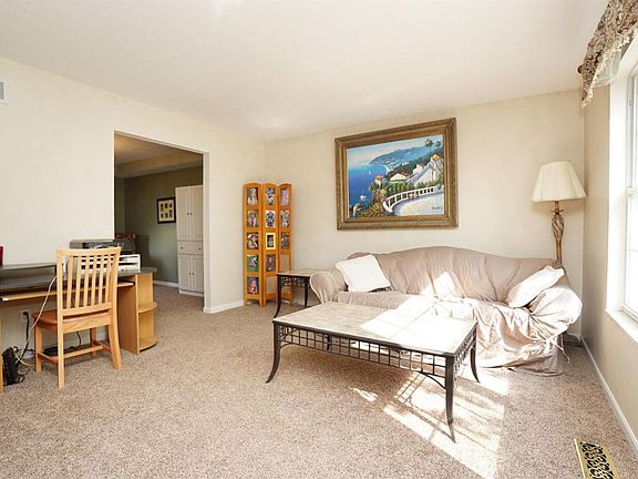 4th image of 5167 Lexington Ct