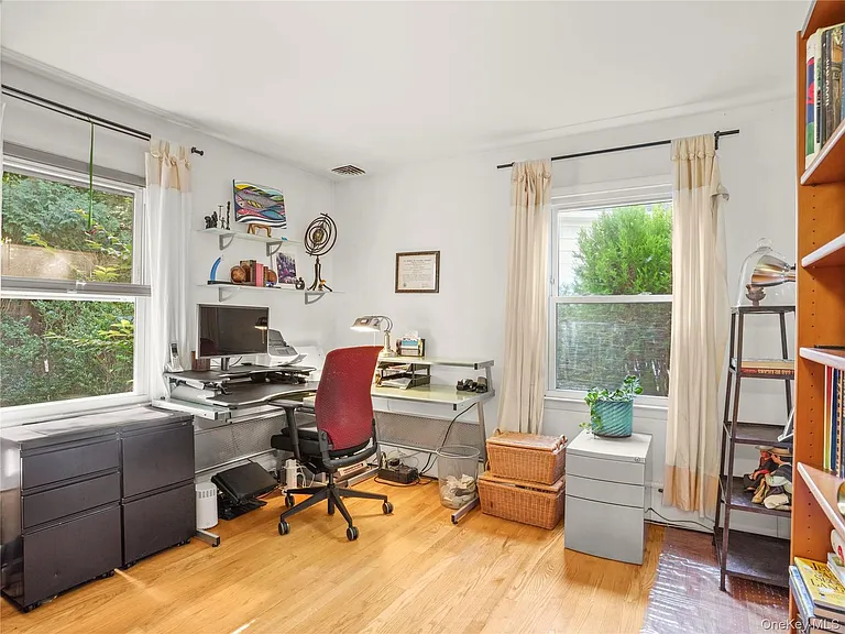 1035 Shore Acres Dr — Photo 11