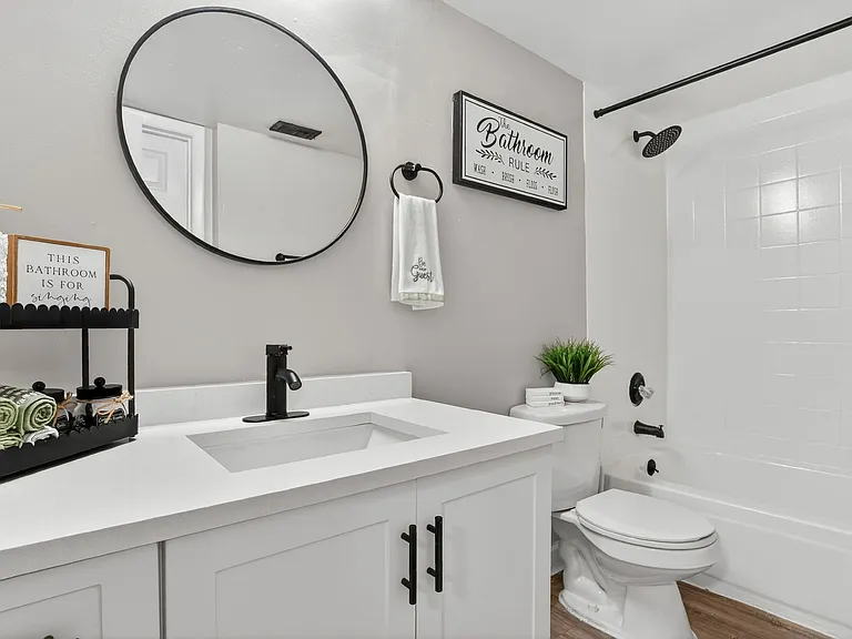 Oakwood Townhomes — Photo 13