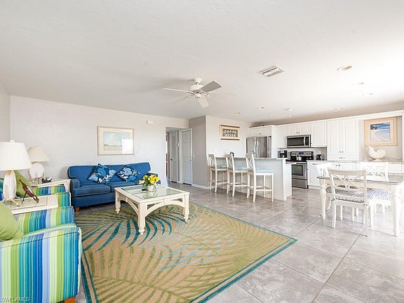 4th image of 827 E Gulf Dr Unit D2