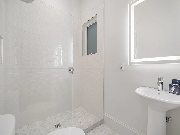 547 Union St — Photo 58