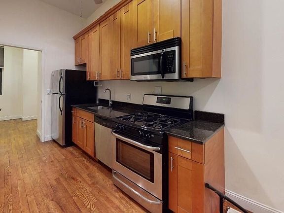 3rd image of 305 E 91st St #1L
