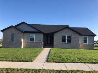 210 Carter Ridge Dr, Highland, IL 62249