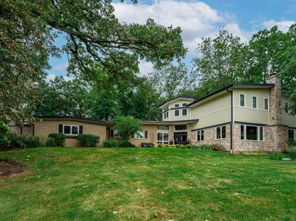 29 Acorn Dr, Hawthorn Woods, IL 60047