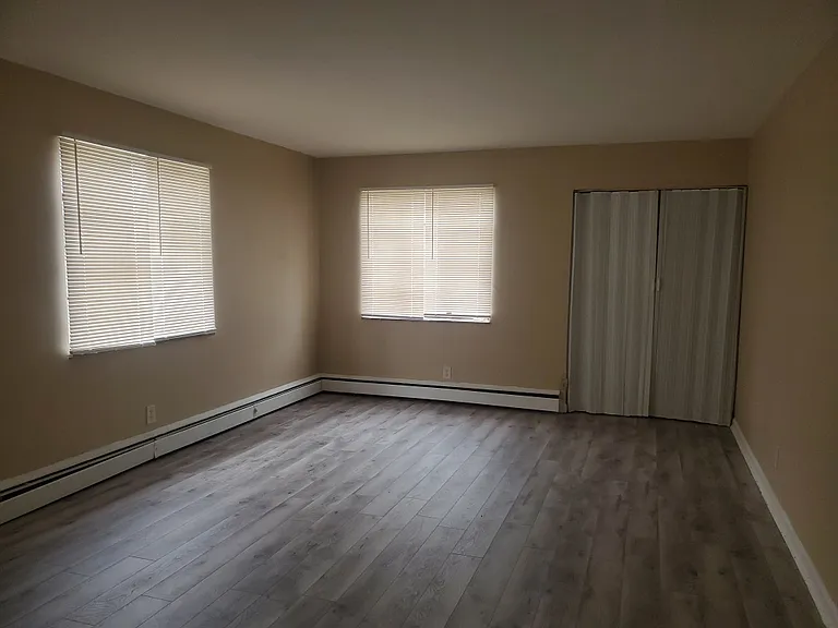 2258 Harrison Ave — Photo 2