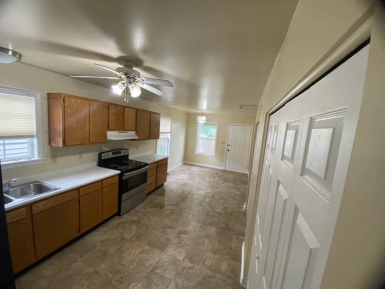 1727 Baird St — Photo 14