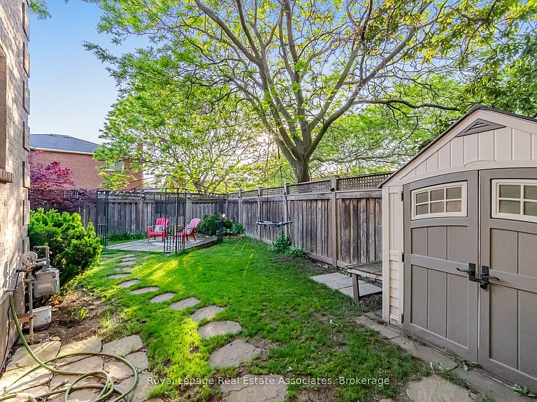 1308 Valerie Cres — Photo 38