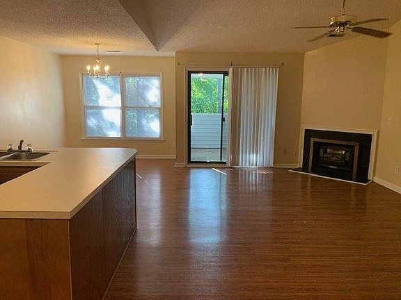 4th image of 105 E West Victoria Ct