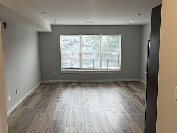 4th image of 100 Carroll St Floor 2
